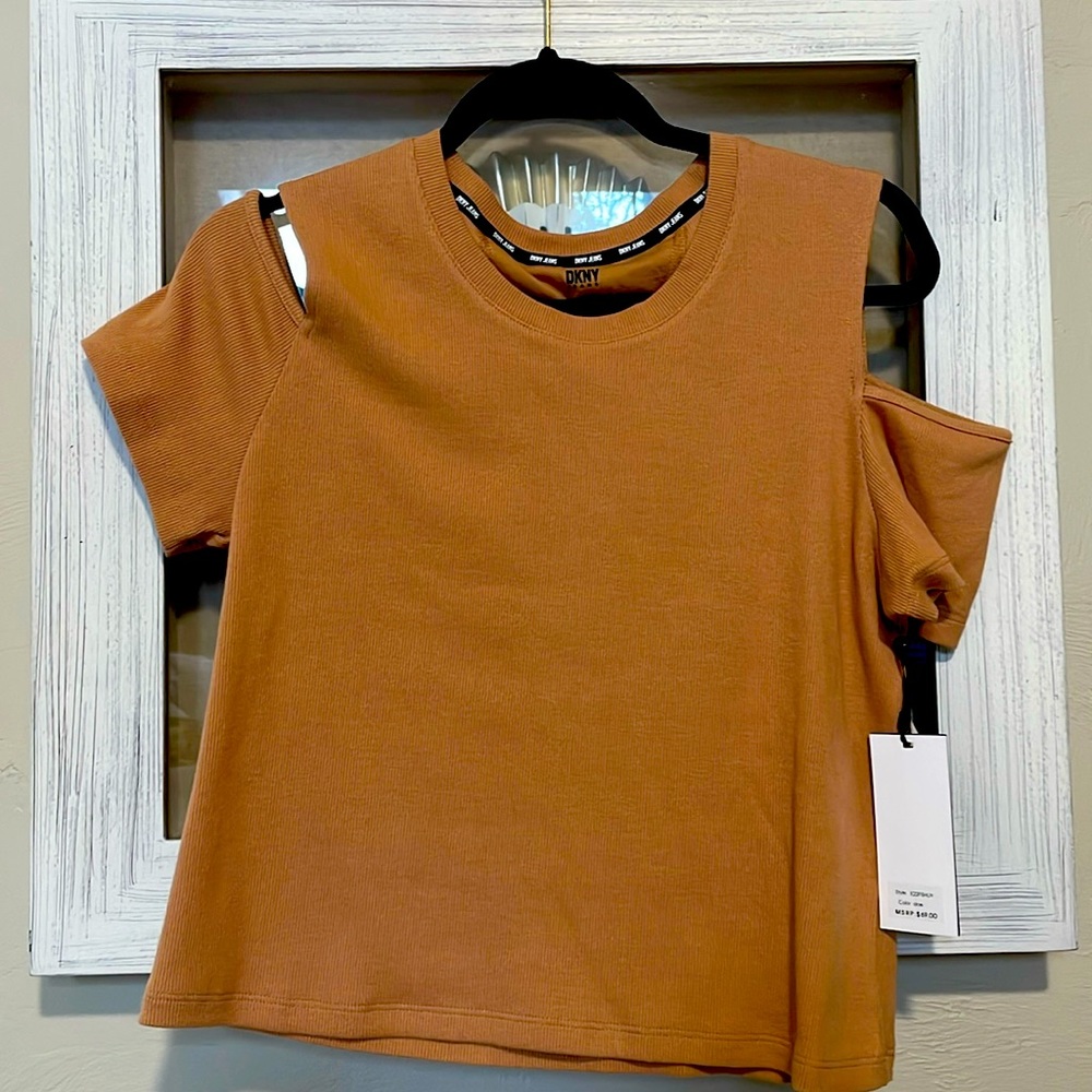 DKNY Gym workout t shirt nice texture XL